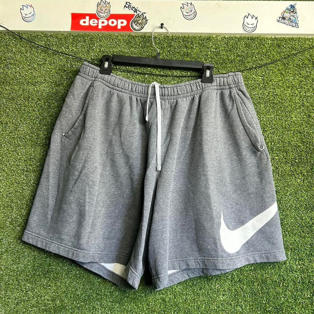 Nike Men's Grey Shorts